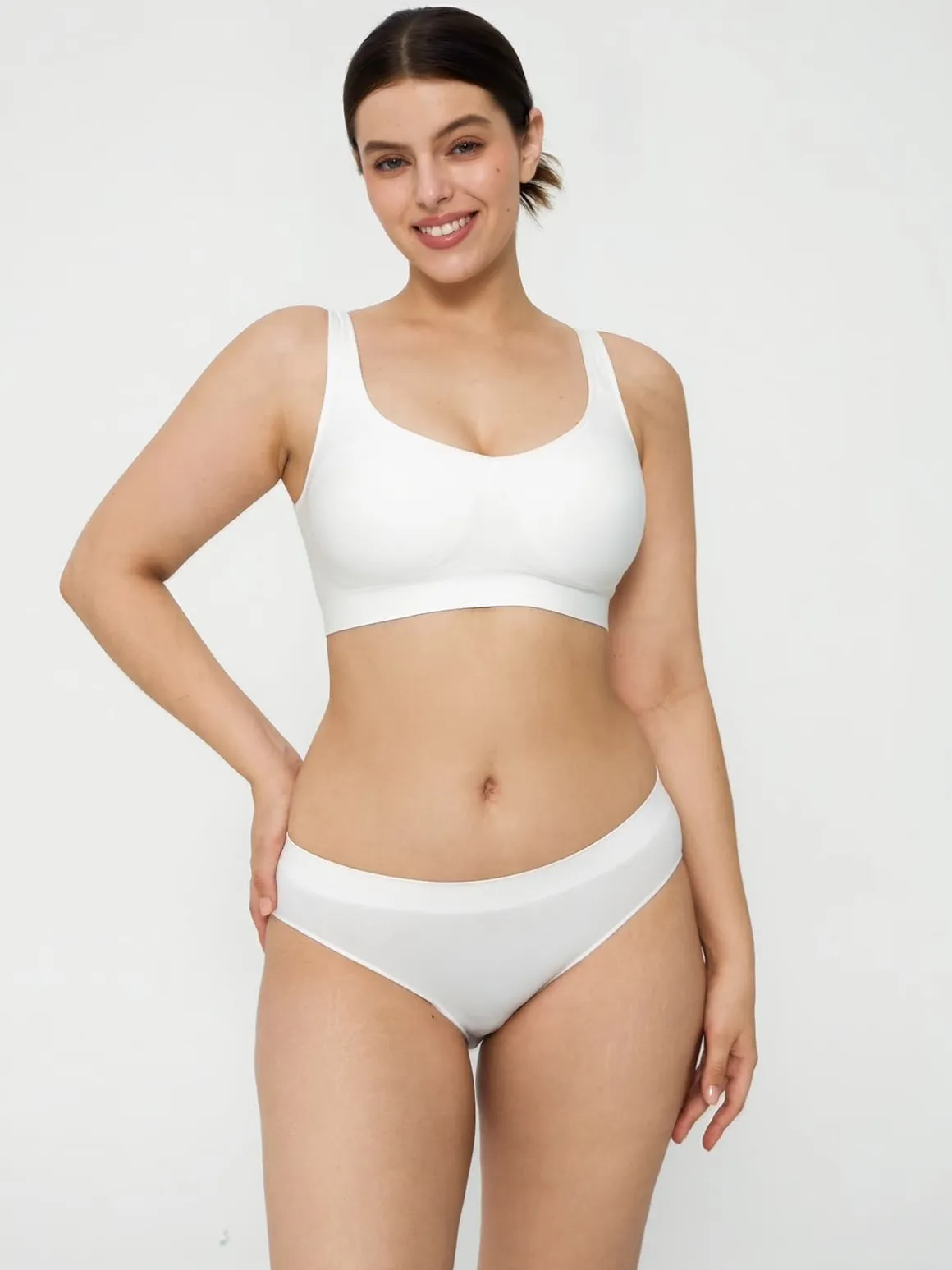Seamless Adjustable Wide-Strap Underwire-Free Smoothing Bra