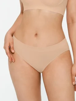 Seamless Solid Mid-Rise Brief