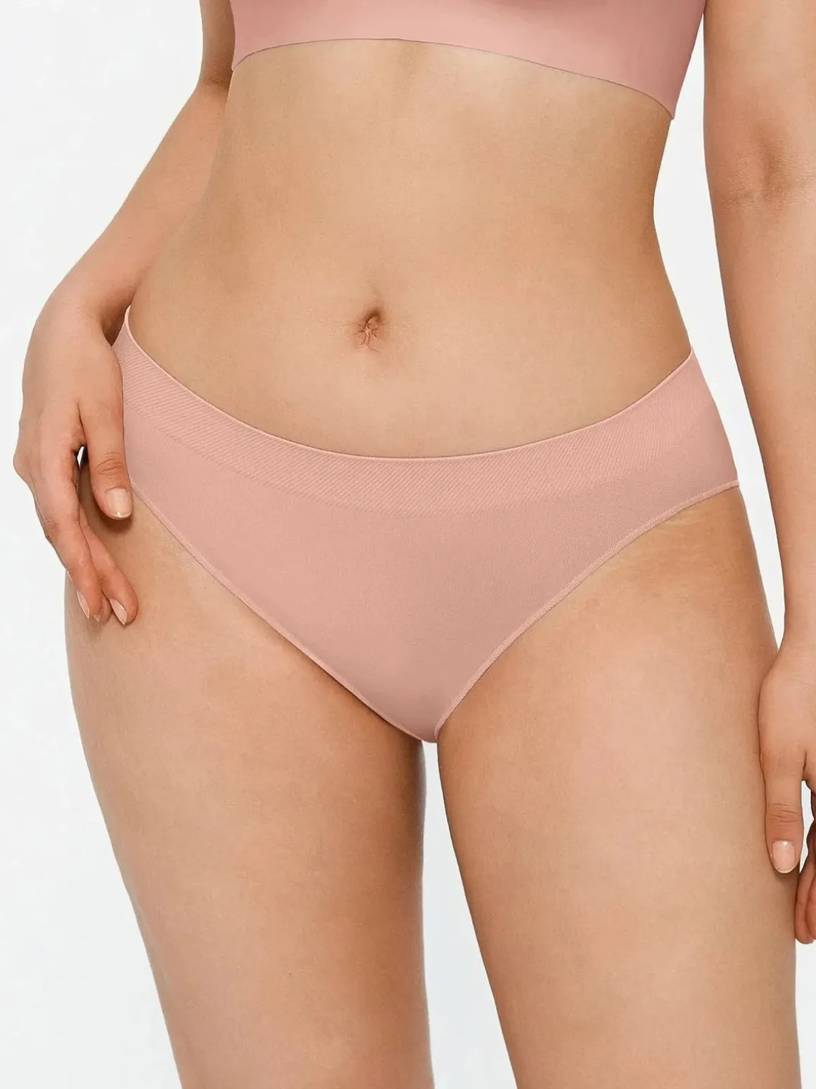 Seamless Solid Mid-Rise Brief