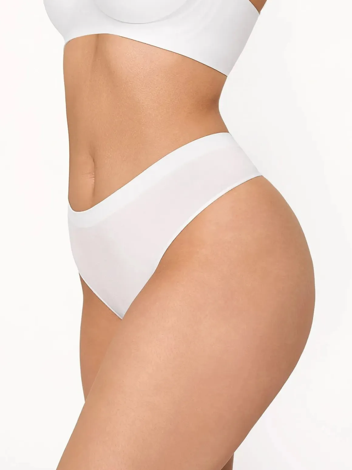 Seamless Solid Mid-Rise Thong Brief