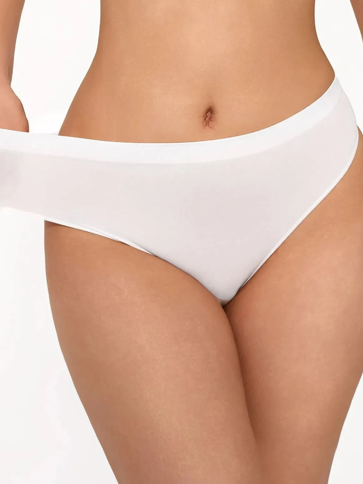 Seamless Solid Mid-Rise Thong Brief