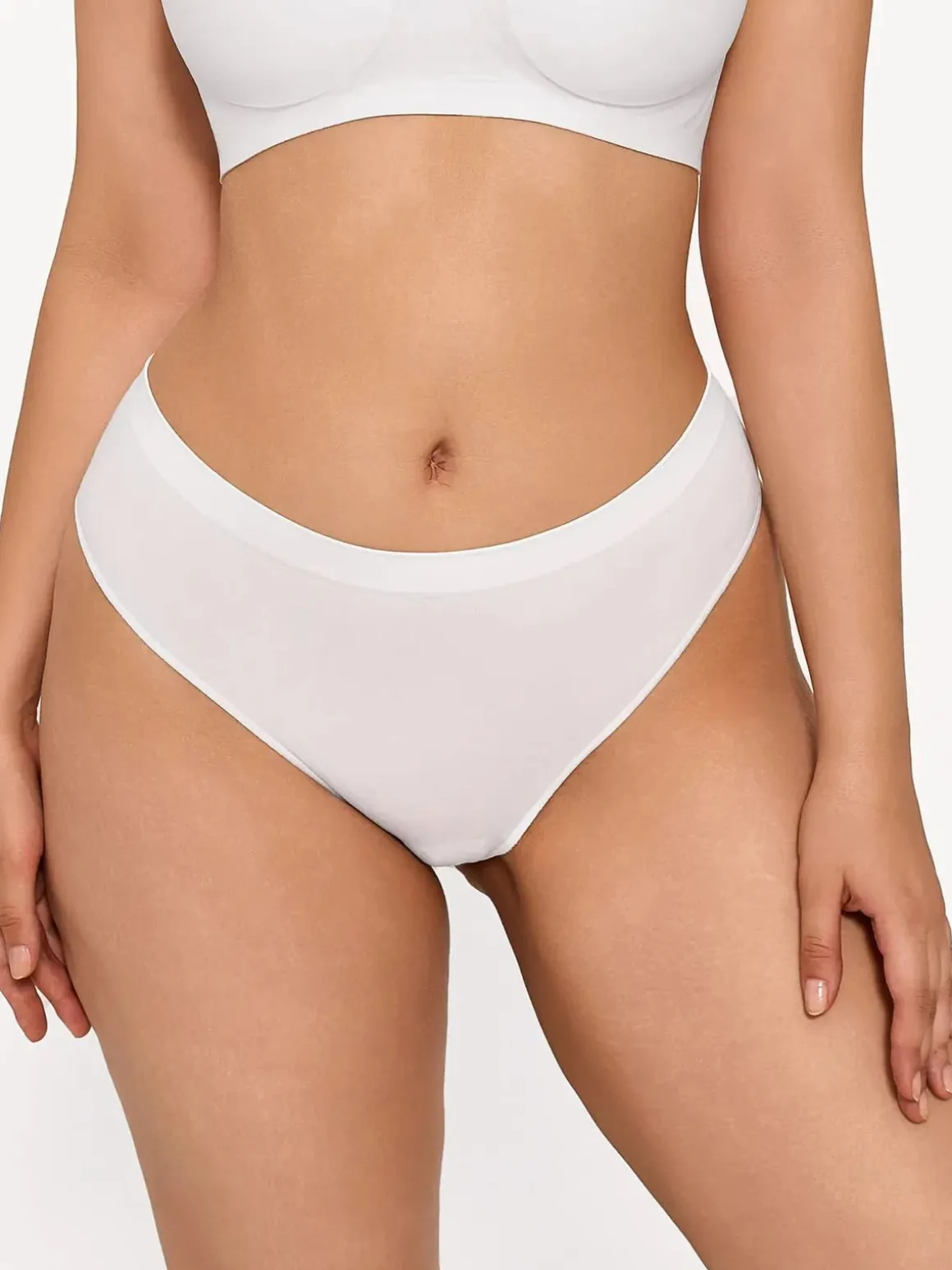 Seamless Solid Mid-Rise Thong Brief